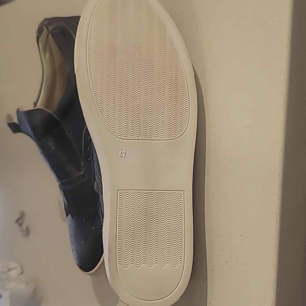 Shoes - Picture 4 of 4